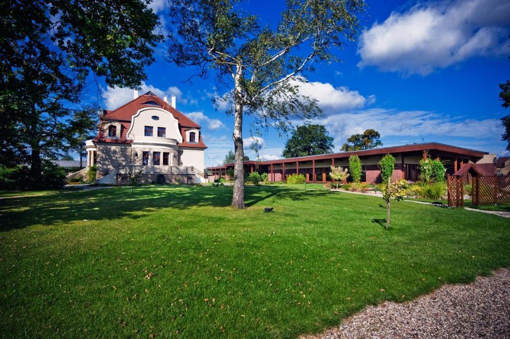 Villa Cztery Pory Roku Zbąszynek エクステリア 写真